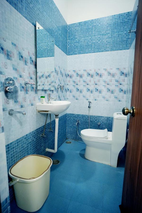 Apoorva Guest House Ayodhya Екстериор снимка